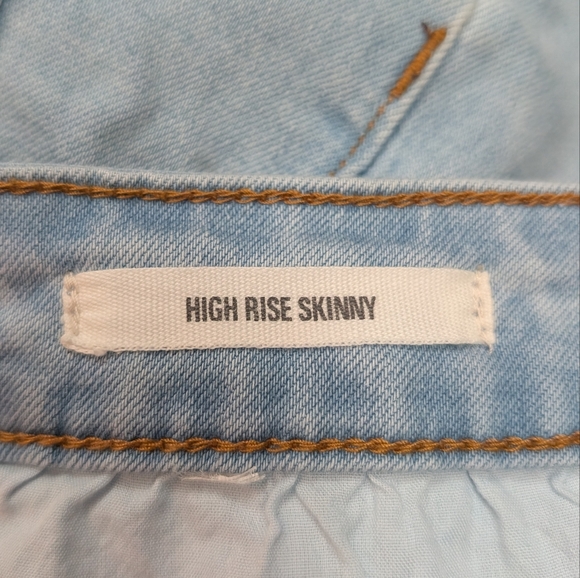 2 For $25 Harper Heritage Mid Rise Skinny Light Wash Distressed Skinny Jeans - Picture 4 of 6